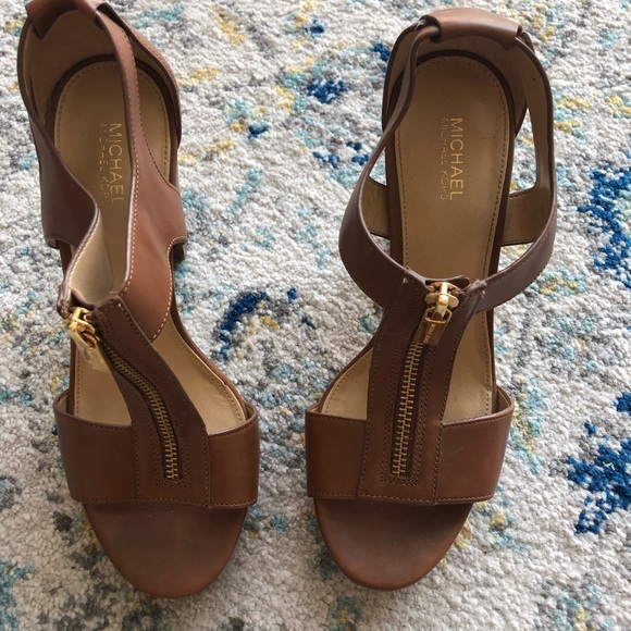 MICHAEL Michael Kors Shoes - MICHAEL Michael Kors ‘Berrkley’ T Strap Sandal